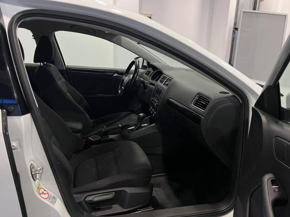 Volkswagen Jetta VI Рестайлинг с пробегом 2018 года, цена 1 495 000 рублей, 174471 км, седан, Автокод Объявления