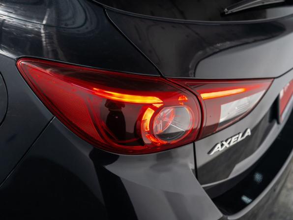 Mazda Axela III Рестайлинг с пробегом 2017 года, цена 1 350 000 рублей, 116021 км, хэтчбек, Автокод Объявления