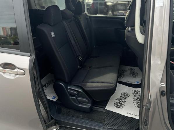 Toyota Voxy III (R80) Рестайлинг с пробегом 2018 года, цена 1 899 000 рублей, 212983 км, минивэн, Автокод Объявления
