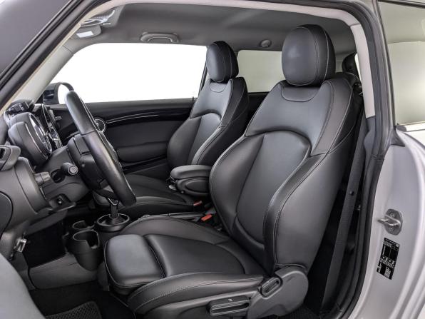 Mini Hatch III (F55/F56) Рестайлинг 2 с пробегом 2021 года, цена 2 690 000 рублей, 39750 км, хэтчбек, Автокод Объявления