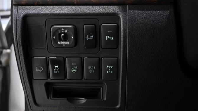 Toyota Land Cruiser 200 Series Рестайлинг 1 с пробегом 2015 года, цена 6 800 000 рублей, 48600 км, внедорожник, Автокод Объявления