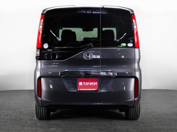 Honda Stepwgn V Рестайлинг с пробегом 2018 года, цена 2 110 000 рублей, 108860 км, минивэн, Автокод Объявления