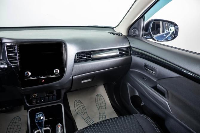 Mitsubishi Outlander III Рестайлинг 3 с пробегом 2021 года, цена 2 649 000 рублей, 98920 км, внедорожник, Автокод Объявления