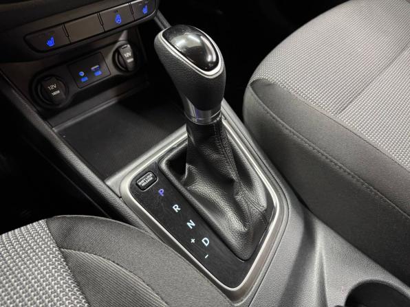 Hyundai Solaris II с пробегом 2017 года, цена 1 350 000 рублей, 145206 км, седан, Автокод Объявления