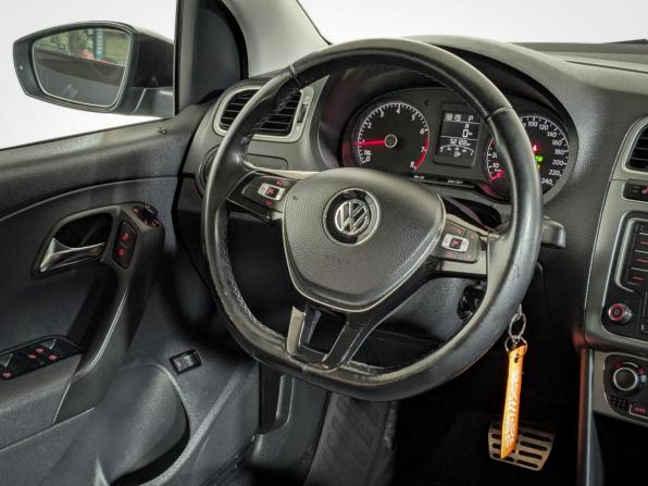 Volkswagen Polo V Рестайлинг с пробегом 2016 года, цена 1 249 900 рублей, 51000 км, седан, Автокод Объявления