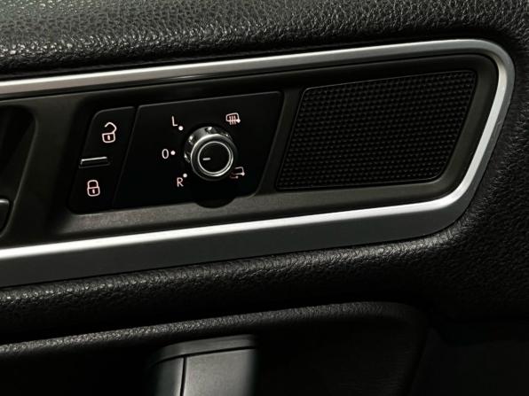 Volkswagen Touareg II с пробегом 2011 года, цена 1 930 000 рублей, 298900 км, внедорожник, Автокод Объявления