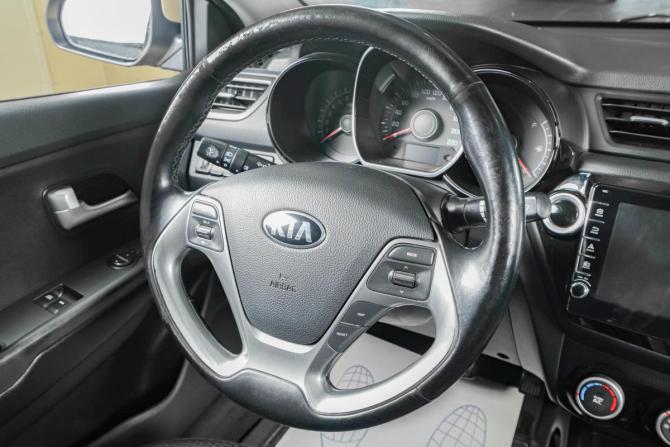 Kia Rio III Рестайлинг с пробегом 2015 года, цена 1 279 000 рублей, 81000 км, седан, Автокод Объявления