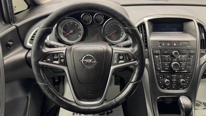 Opel Astra J Рестайлинг с пробегом 2013 года, цена 610 000 рублей, 174227 км, седан, Автокод Объявления