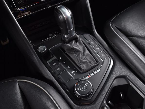 Volkswagen Tiguan II с пробегом 2018 года, цена 2 664 995 рублей, 150199 км, внедорожник, Автокод Объявления