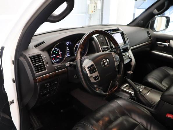 Toyota Land Cruiser 200 Series Рестайлинг 1 с пробегом 2014 года, цена 3 700 000 рублей, 273533 км, внедорожник, Автокод Объявления