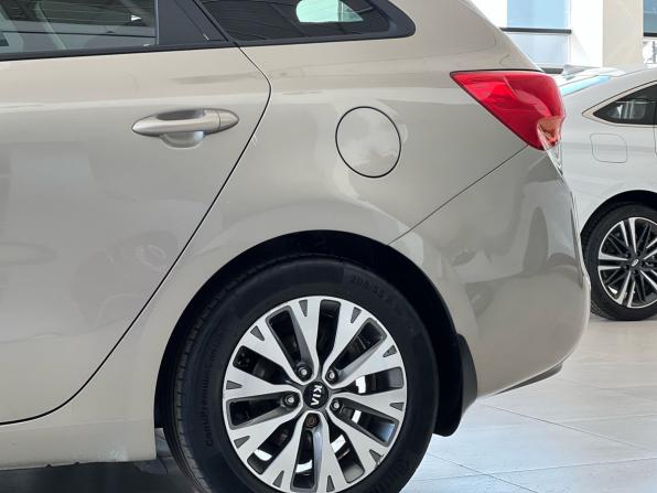 Kia Ceed II Рестайлинг с пробегом 2016 года, цена 1 399 000 рублей, 122507 км, универсал, Автокод Объявления
