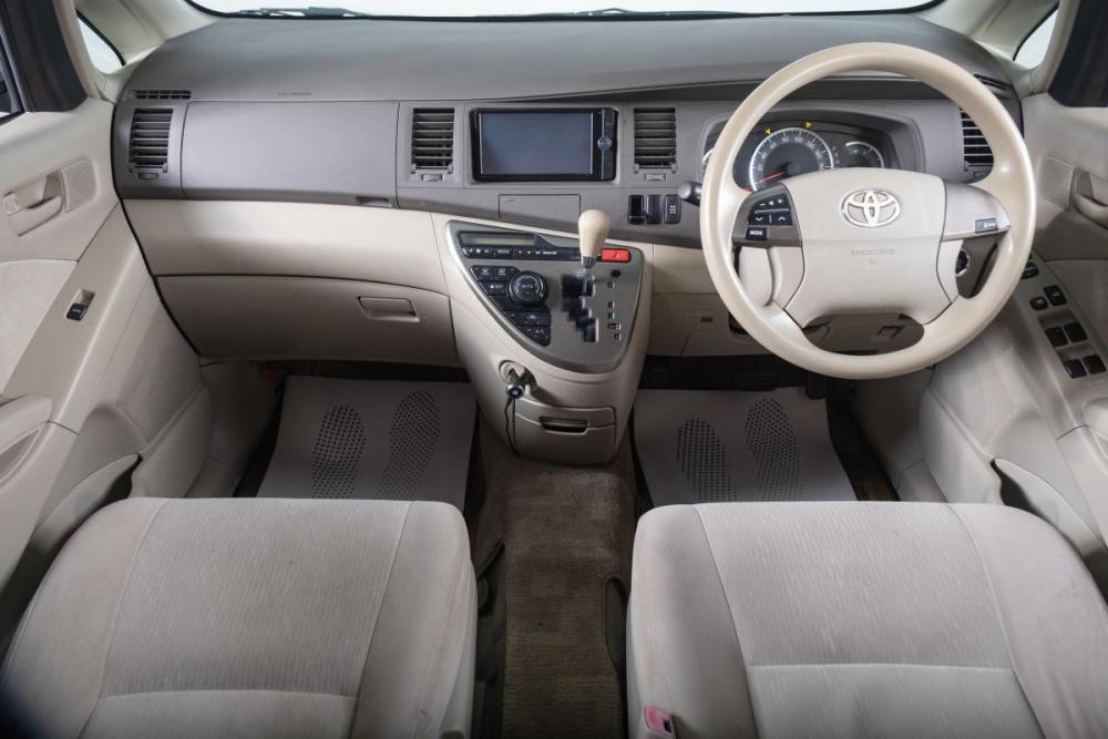 Toyota ISis I Рестайлинг Томск  - изображение 10