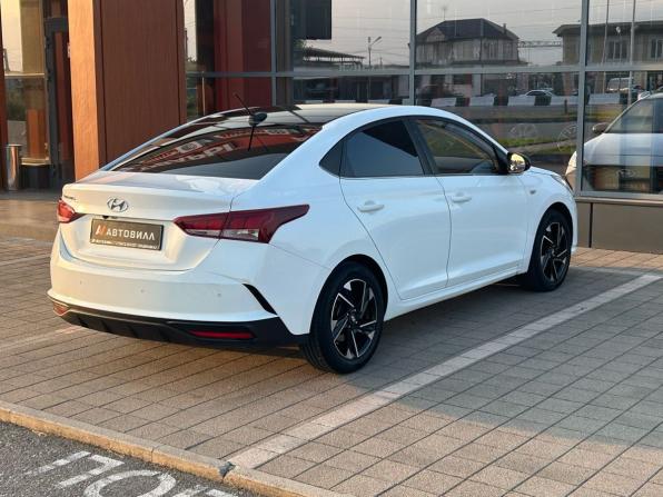 Hyundai Solaris II Рестайлинг с пробегом 2021 года, цена 1 710 000 рублей, 115554 км, седан, Автокод Объявления