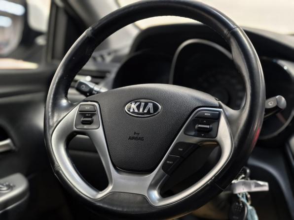 Kia Rio III Рестайлинг с пробегом 2015 года, цена 1 095 000 рублей, 100027 км, седан, Автокод Объявления