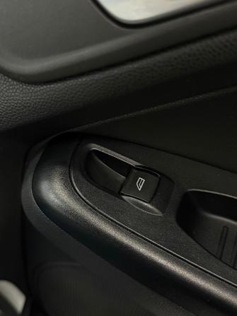 Ford Fiesta Mk6 Рестайлинг с пробегом 2018 года, цена 1 000 000 рублей, 53369 км, седан, Автокод Объявления