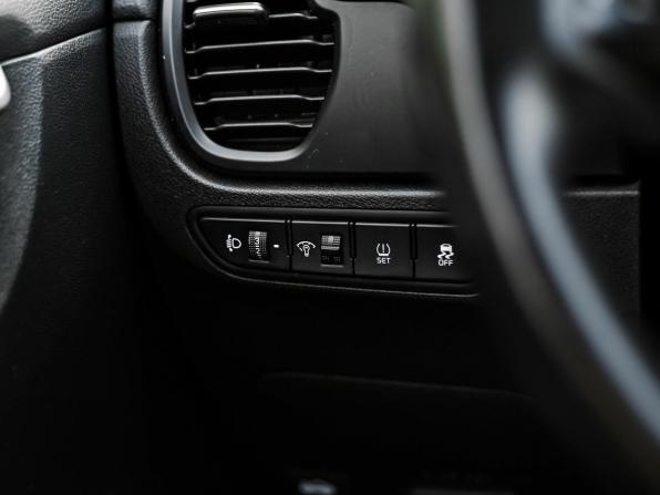 Kia Rio IV Рестайлинг с пробегом 2021 года, цена 1 630 000 рублей, 92449 км, хэтчбек, Автокод Объявления