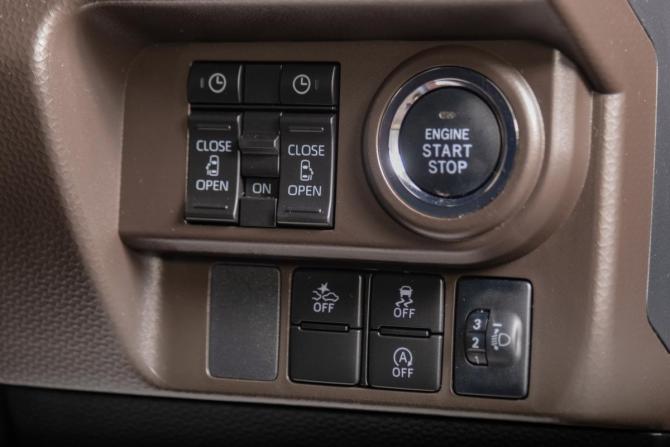 Toyota Roomy I Рестайлинг с пробегом 2021 года, цена 1 199 000 рублей, 79105 км, микровэн, Автокод Объявления