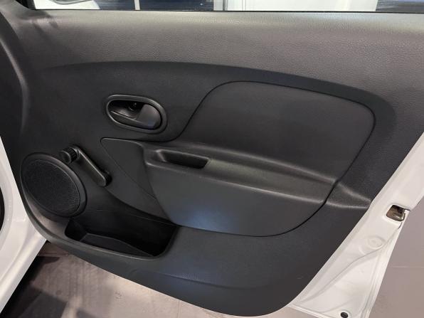 Renault Logan II Рестайлинг с пробегом 2020 года, цена 1 000 000 рублей, 87989 км, седан, Автокод Объявления