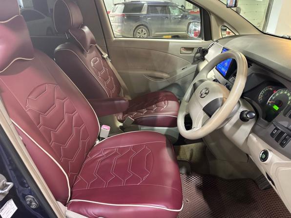 Toyota ISis I Рестайлинг с пробегом 2010 года, цена 1 049 000 рублей, 297611 км, компактвэн, Автокод Объявления