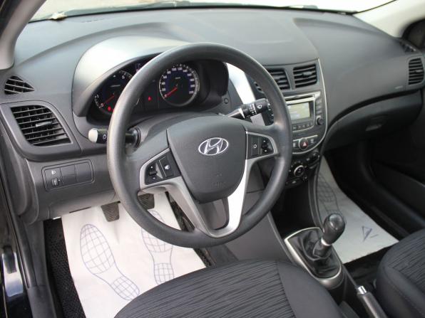 Hyundai Solaris I Рестайлинг с пробегом 2016 года, цена 595 000 рублей, 198000 км, седан, Автокод Объявления