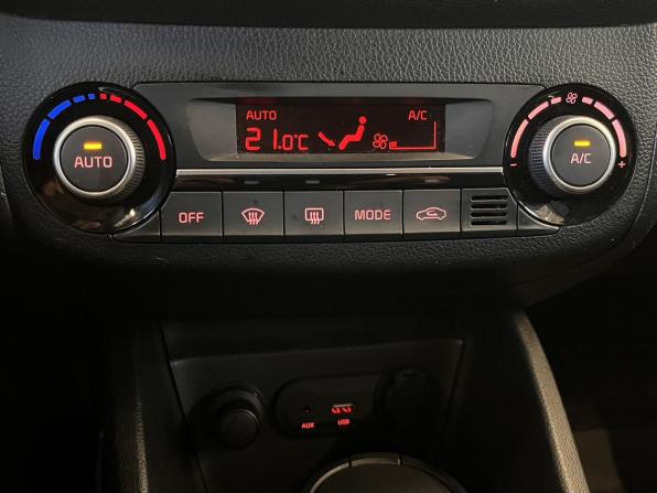 Kia Rio III Рестайлинг с пробегом 2015 года, цена 935 000 рублей, 139000 км, хэтчбек, Автокод Объявления