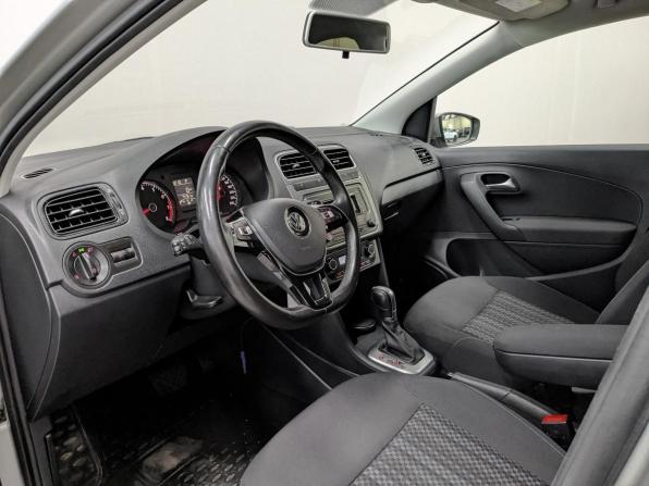 Volkswagen Polo V Рестайлинг с пробегом 2018 года, цена 1 310 000 рублей, 74114 км, седан, Автокод Объявления