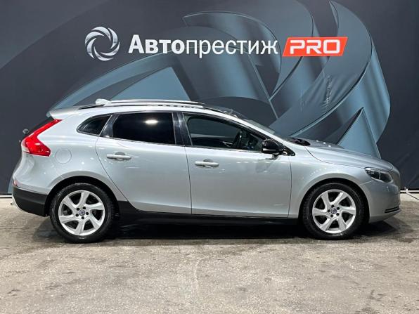 Volvo V40 II с пробегом 2014 года, цена 1 030 000 рублей, 125500 км, хэтчбек, Автокод Объявления