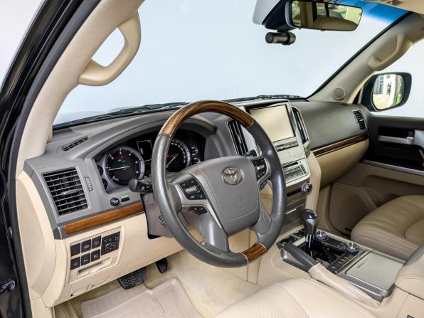 Toyota Land Cruiser 200 Series Рестайлинг 2 с пробегом 2016 года, цена 5 800 000 рублей, 140313 км, внедорожник, Автокод Объявления