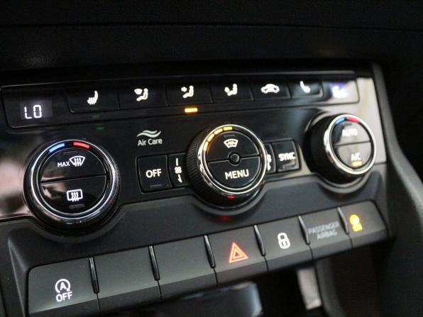 Skoda Karoq I с пробегом 2021 года, цена 2 590 000 рублей, 44987 км, внедорожник, Автокод Объявления