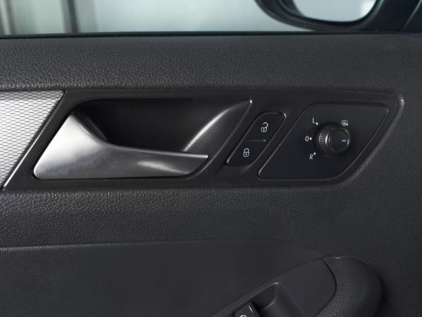 Volkswagen Jetta VI Рестайлинг с пробегом 2015 года, цена 999 995 рублей, 209203 км, седан, Автокод Объявления