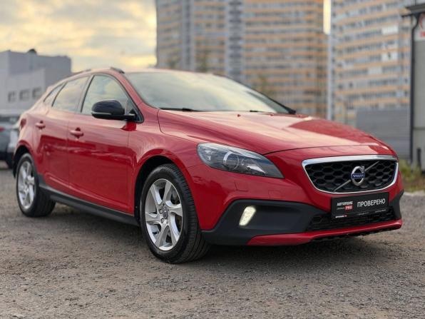 Volvo V40 Cross Country I с пробегом 2015 года, цена 1 300 000 рублей, 177000 км, хэтчбек, Автокод Объявления