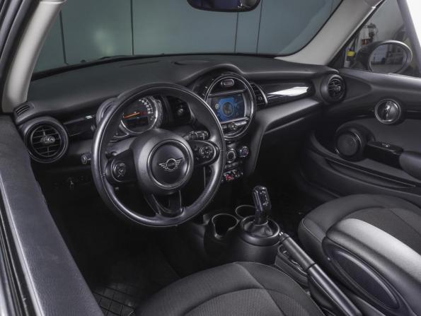 Mini Hatch III (F55/F56) Рестайлинг с пробегом 2018 года, цена 2 099 000 рублей, 66501 км, хэтчбек, Автокод Объявления