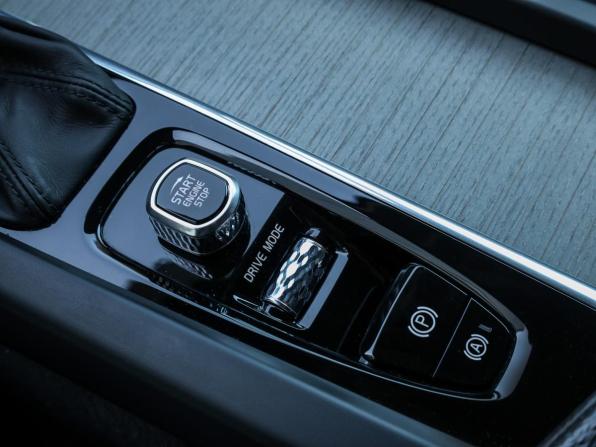 Volvo S60 III с пробегом 2019 года, цена 3 098 000 рублей, 63678 км, седан, Автокод Объявления