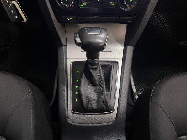 Skoda Octavia II (A5) Рестайлинг с пробегом 2012 года, цена 895 000 рублей, 137246 км, лифтбек, Автокод Объявления