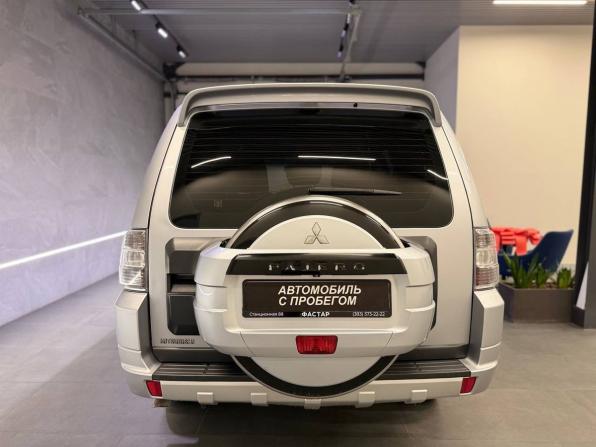 Mitsubishi Pajero IV Рестайлинг 1 с пробегом 2011 года, цена 1 600 000 рублей, 301938 км, внедорожник, Автокод Объявления
