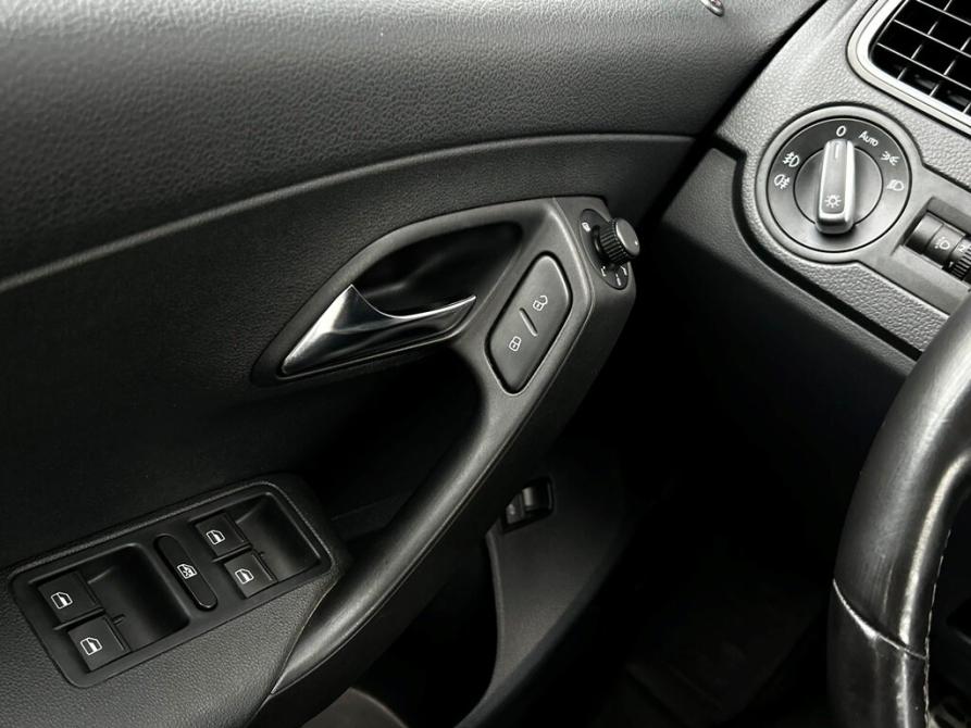 Volkswagen Polo V Рестайлинг Санкт-Петербург  - изображение 17