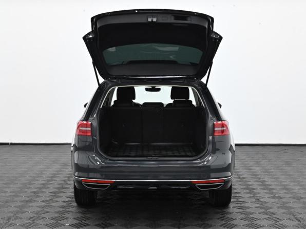 Volkswagen Passat B8 с пробегом 2017 года, цена 1 499 000 рублей, 189000 км, универсал, Автокод Объявления
