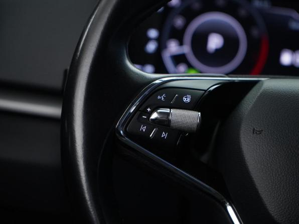 Skoda Karoq I с пробегом 2021 года, цена 2 099 050 рублей, 143954 км, внедорожник, Автокод Объявления