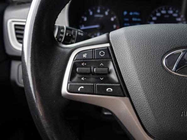 Hyundai Solaris II с пробегом 2019 года, цена 1 385 000 рублей, 108343 км, седан, Автокод Объявления