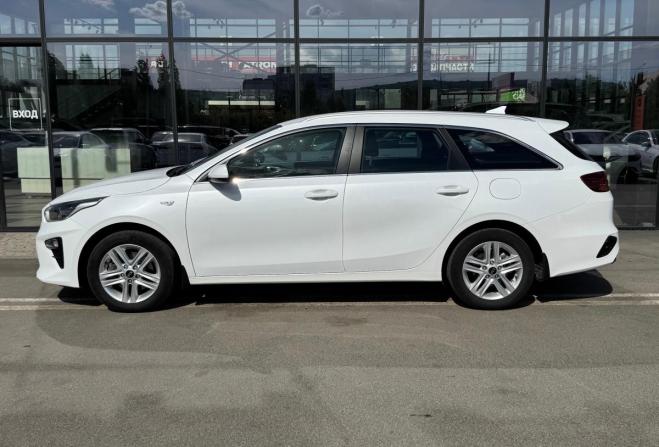Kia Ceed III с пробегом 2021 года, цена 2 060 000 рублей, 61321 км, универсал, Автокод Объявления