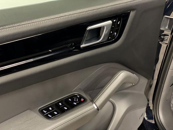 Porsche Cayenne III с пробегом 2018 года, цена 4 950 000 рублей, 106000 км, внедорожник, Автокод Объявления