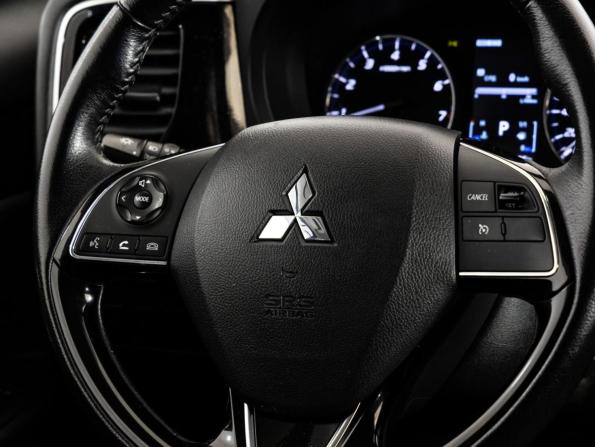 Mitsubishi Outlander III Рестайлинг 3 с пробегом 2019 года, цена 2 399 000 рублей, 102906 км, внедорожник, Автокод Объявления