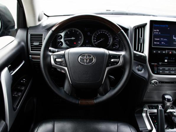 Toyota Land Cruiser 200 Series Рестайлинг 2 с пробегом 2019 года, цена 7 148 000 рублей, 104673 км, внедорожник, Автокод Объявления