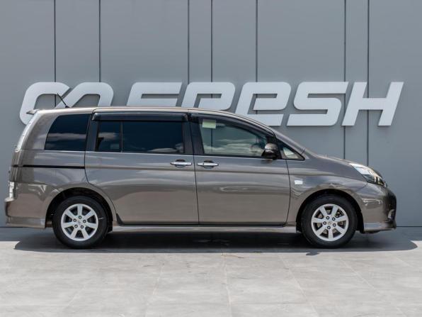 Toyota ISis I Рестайлинг с пробегом 2014 года, цена 1 420 000 рублей, 89004 км, компактвэн, Автокод Объявления