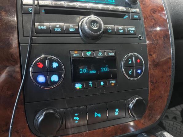 Chevrolet Tahoe III с пробегом 2011 года, цена 1 550 000 рублей, 331507 км, внедорожник, Автокод Объявления