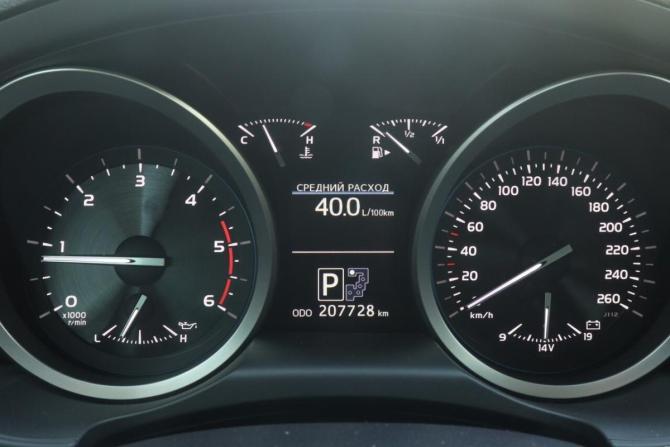 Toyota Land Cruiser 200 Series Рестайлинг 1 с пробегом 2015 года, цена 4 189 000 рублей, 207683 км, внедорожник, Автокод Объявления