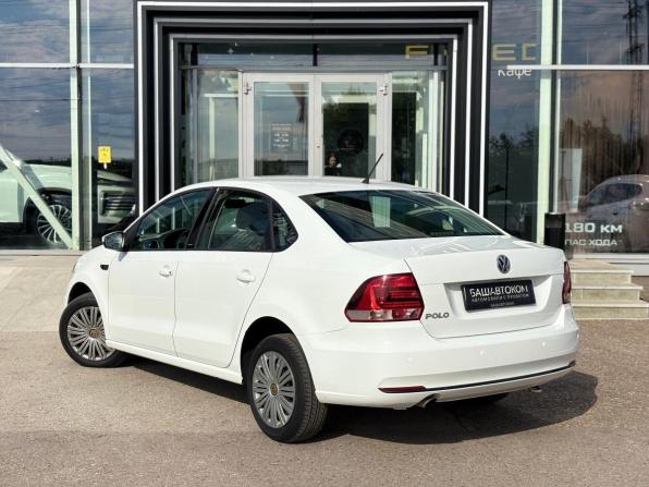 Volkswagen Polo V Рестайлинг с пробегом 2016 года, цена 1 170 000 рублей, 100402 км, седан, Автокод Объявления