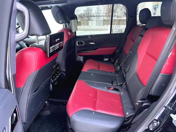 Toyota Land Cruiser 300 Series с пробегом 2022 года, цена 11 610 000 рублей, 67907 км, внедорожник, Автокод Объявления