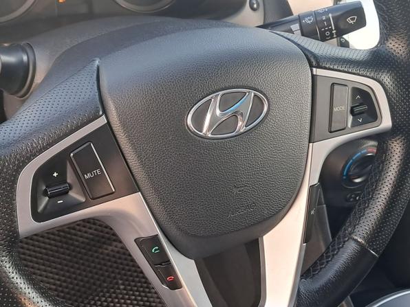Hyundai Solaris I с пробегом 2012 года, цена 780 000 рублей, 180001 км, седан, Автокод Объявления