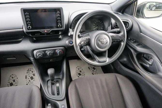 Toyota Yaris IV с пробегом 2021 года, цена 1 149 000 рублей, 78000 км, хэтчбек, Автокод Объявления